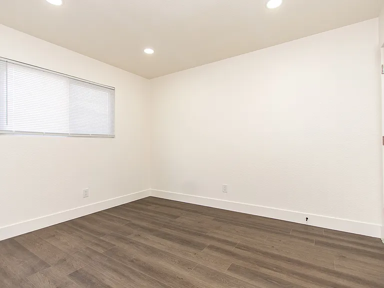 720 Brighton Ave #1 — Photo 4