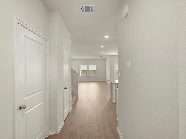 722 Sweet Pea Dr — Photo 3