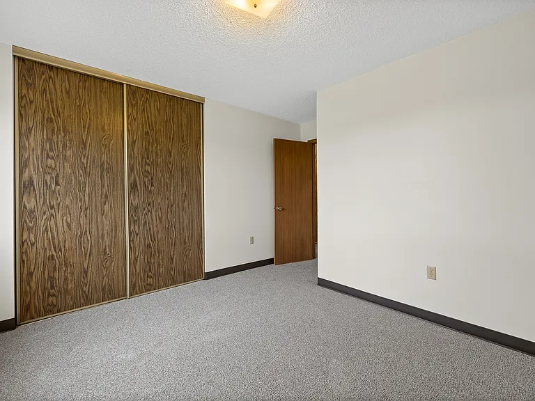 Country Bluff Apartments — Photo 16