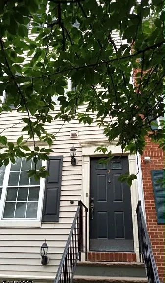 4 Colgate Dr — Photo 1