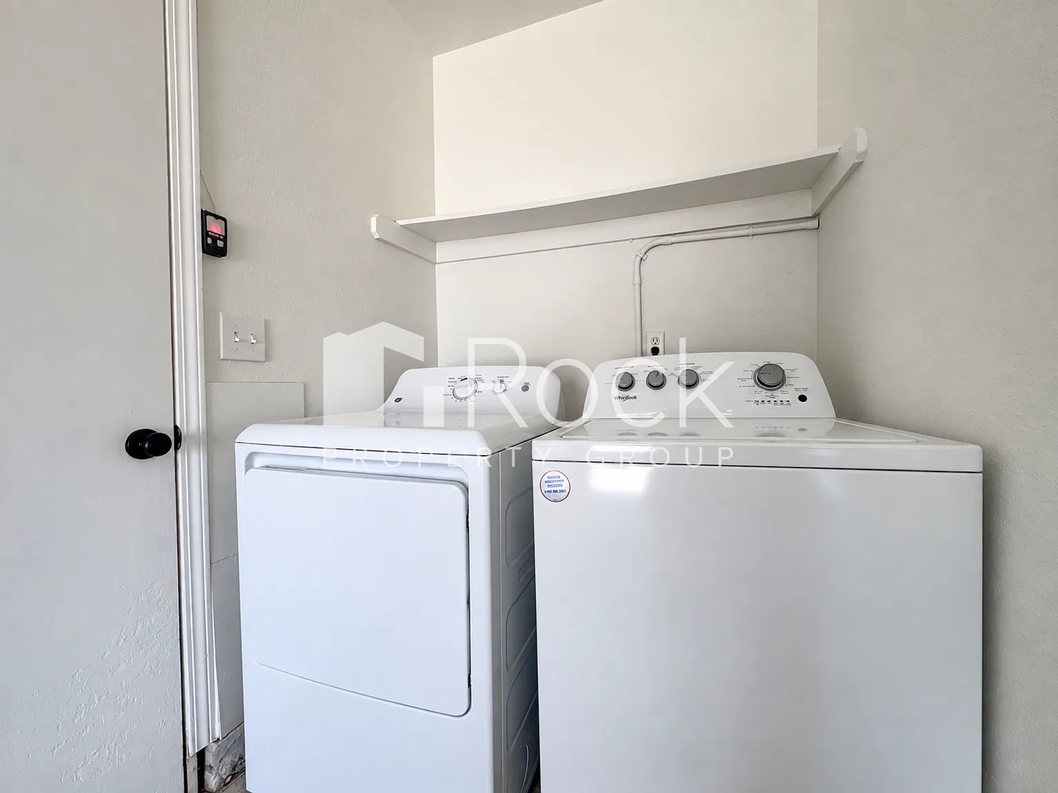 2 Bedroom 2 Bathroom Duplex with All Appliances Included — Photo 3
