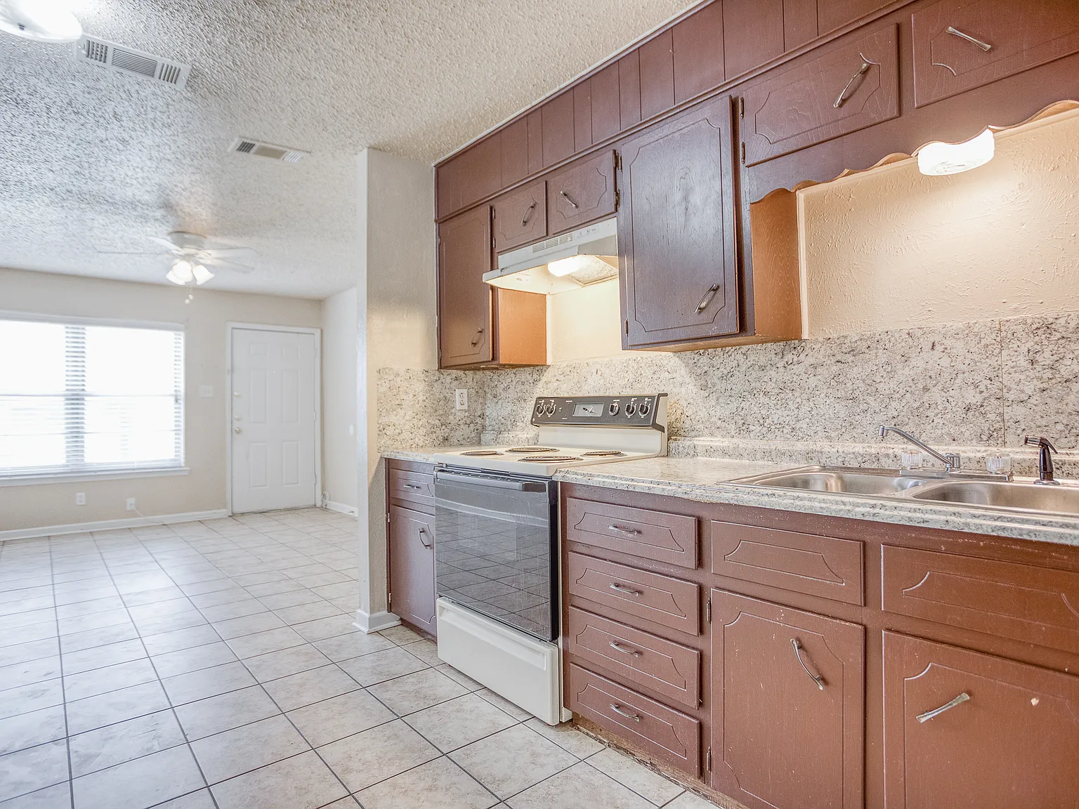 2 bed, 850 sqft, $895 — Photo 3