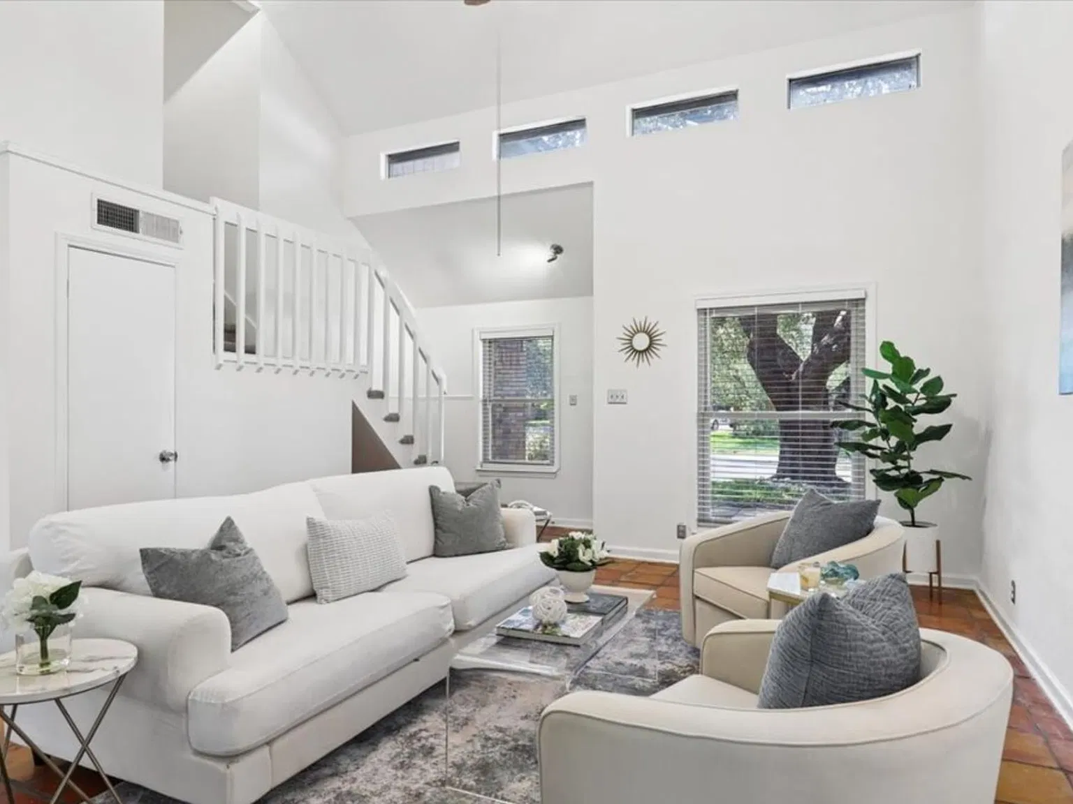 3 bed, 2.5 bath, 1408 sqft, $2,100 — Photo 4