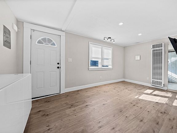 4th image of 1251 Sea St #1251