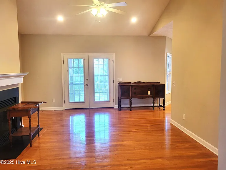 945 Diamondhead Dr S — Photo 11