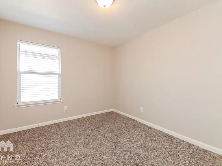 729 Mahogany Dr — Photo 13