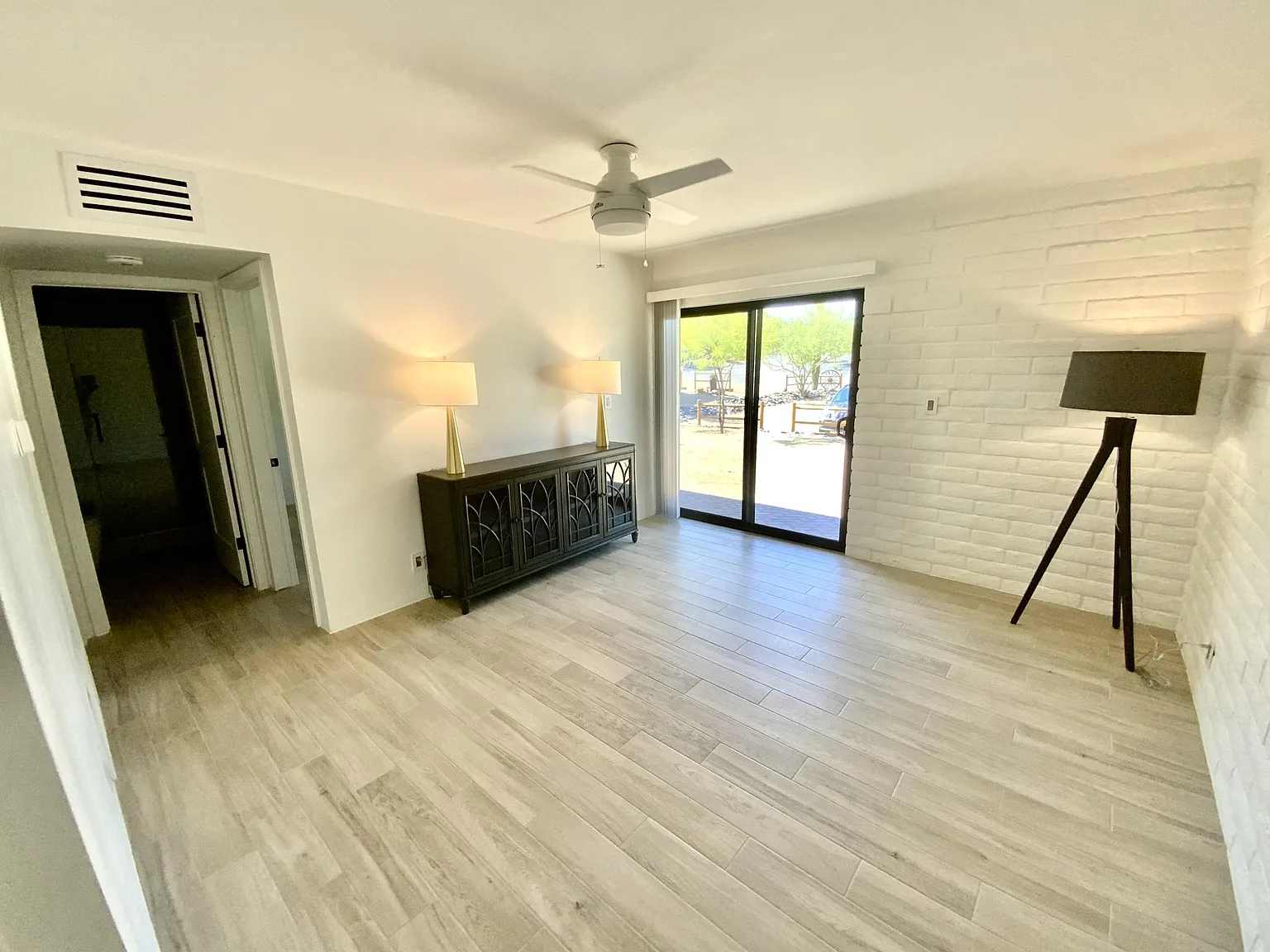2 bed, 750 sqft, $1,900 — Photo 3