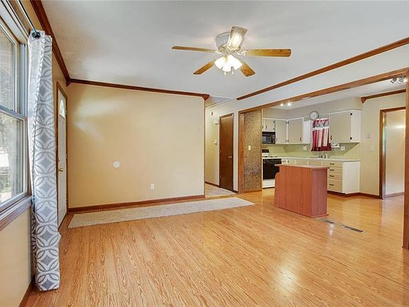 4th image of 1932 S Leslie Dr