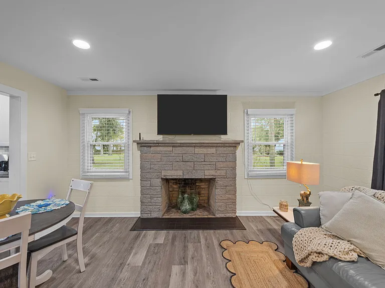 204 Hickory St — Photo 10