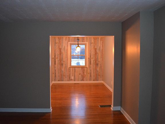 4th image of 1796 Northwest Ct APT A