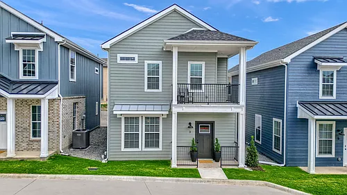 Floor plan Rockcrest with 2-Car Garage