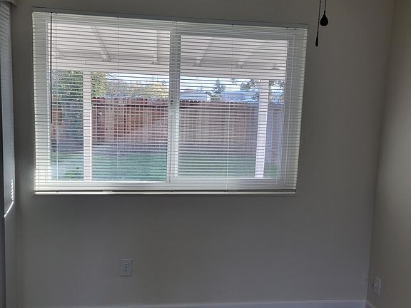 5th image of 975 Woodvale Dr