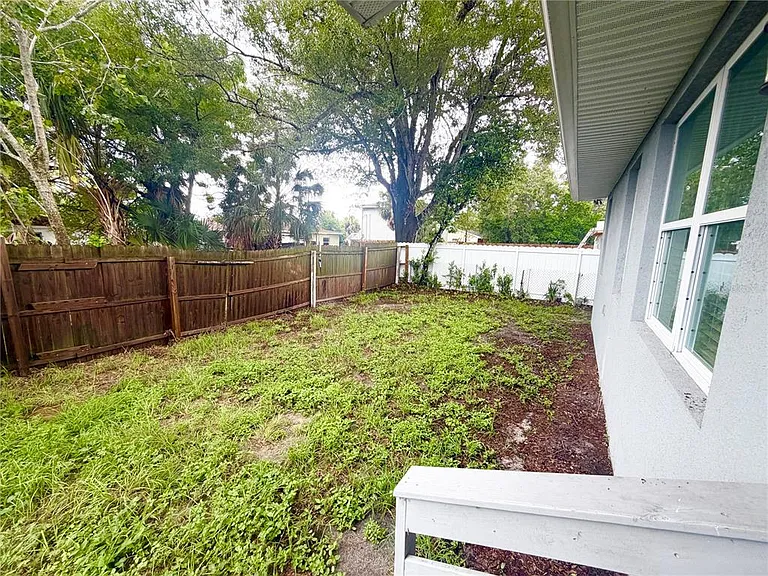 2125 W Saint Joseph St — Photo 28