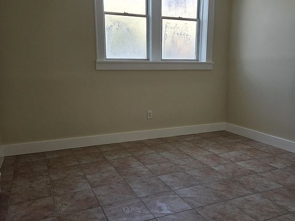 4th image of 436 Anderson Ave Basement 2