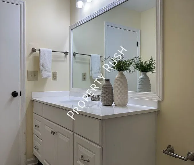 8740 Millard Lee Ln #8740 — Photo 12