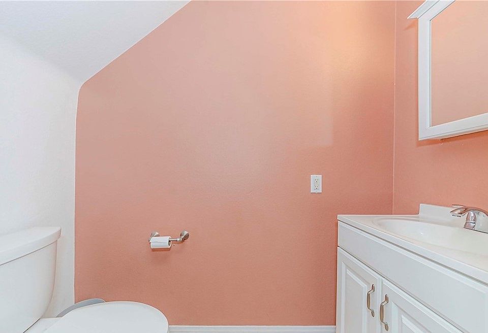 2nd image of 319 E Dayman St