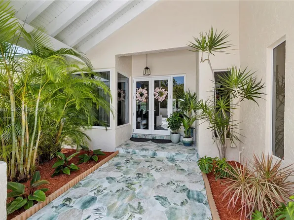 17640 Old Cutler Rd, Palmetto Bay, FL 33157