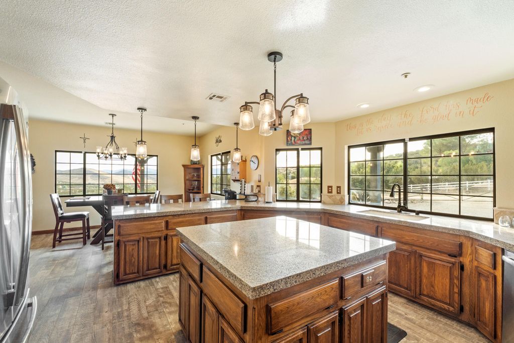 6535 Juniper Crest Rd, Agua Dulce, CA - View 5