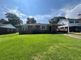 1233 Fort Dr, Hanahan, SC 29410