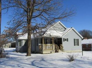 404 W Oglesby St, Monticello, IL 61856