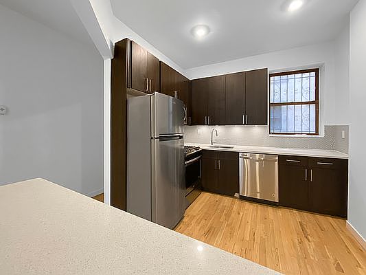 4th image of 963 Columbus Ave APT 5
