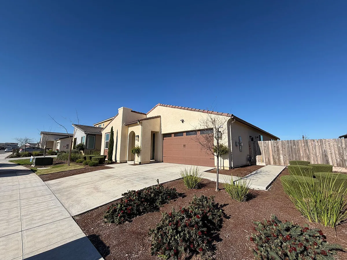 Building Photo - 660 Atlantica Dr S