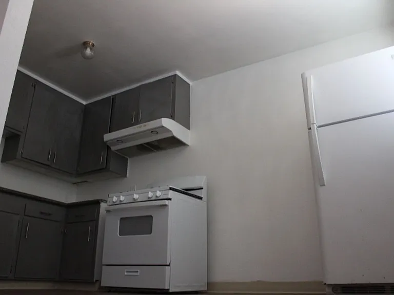 2515 Manchester Ave — Photo 9