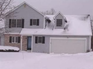 45 Hampton Ln, Fairport, NY