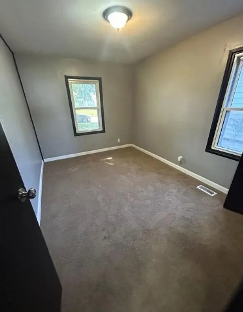 For Lease — Photo 4