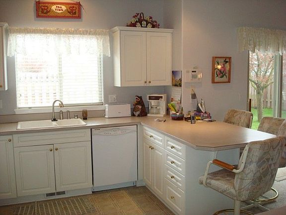 Lots of Cabinets & Gas Cooking Too