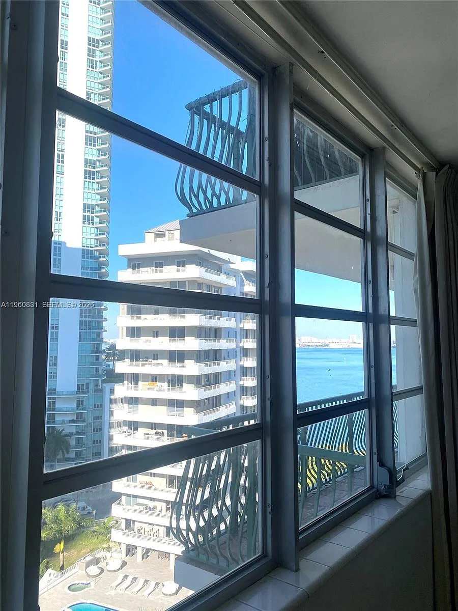 Building Photo - 1408 Brickell Bay Dr #1217