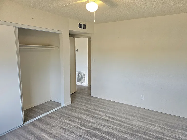 7126 N 66th Dr #202 — Photo 11
