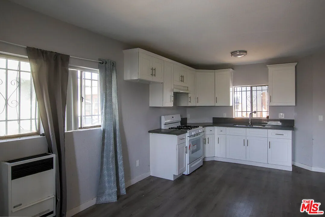 1 bed, 1.0 bath, 700 sqft, $1,900 — Photo 3