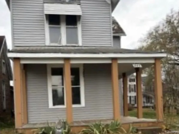 445 N 3rd St, Cambridge, OH 43725