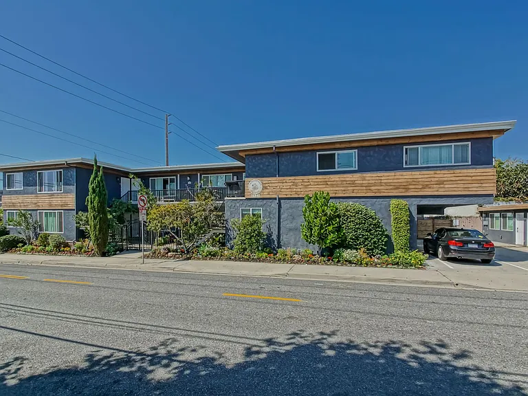 1923 Vanderbilt Ln — Photo 10