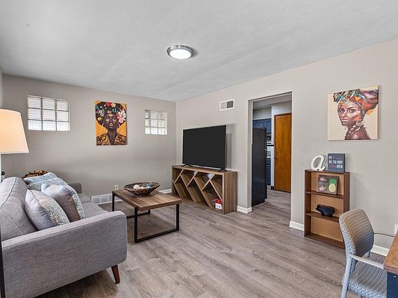 Cozy living room with a sleek TV _ your ideal spot for relaxation and entertainment.