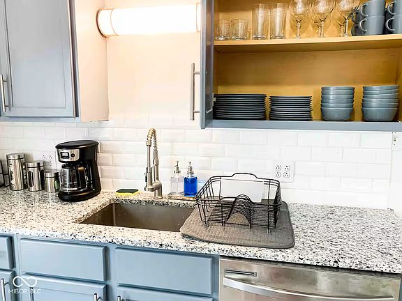 5th image of 1525 Kennington St