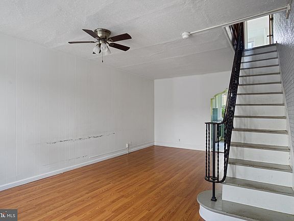 3rd image of 834 Cantrell St
