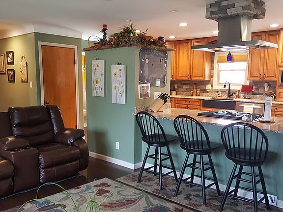 3rd image of 15830 Pleasant Ave
