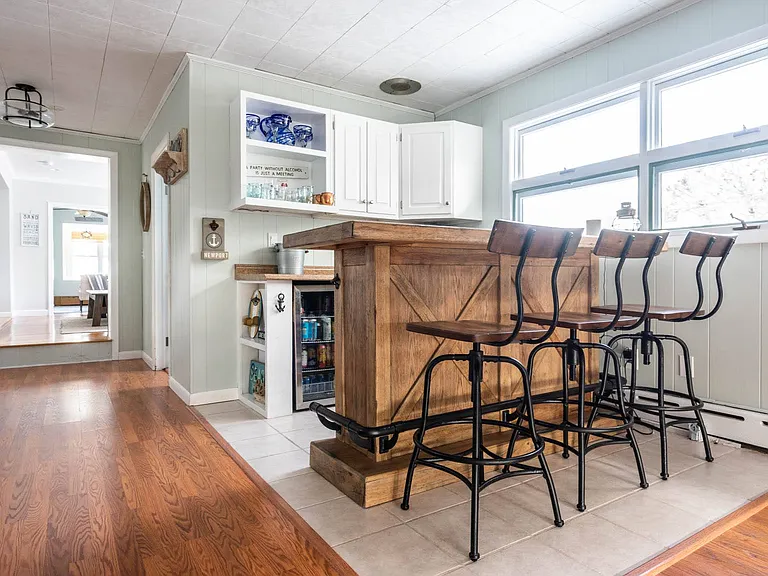 4 Vaughan Ave — Photo 17