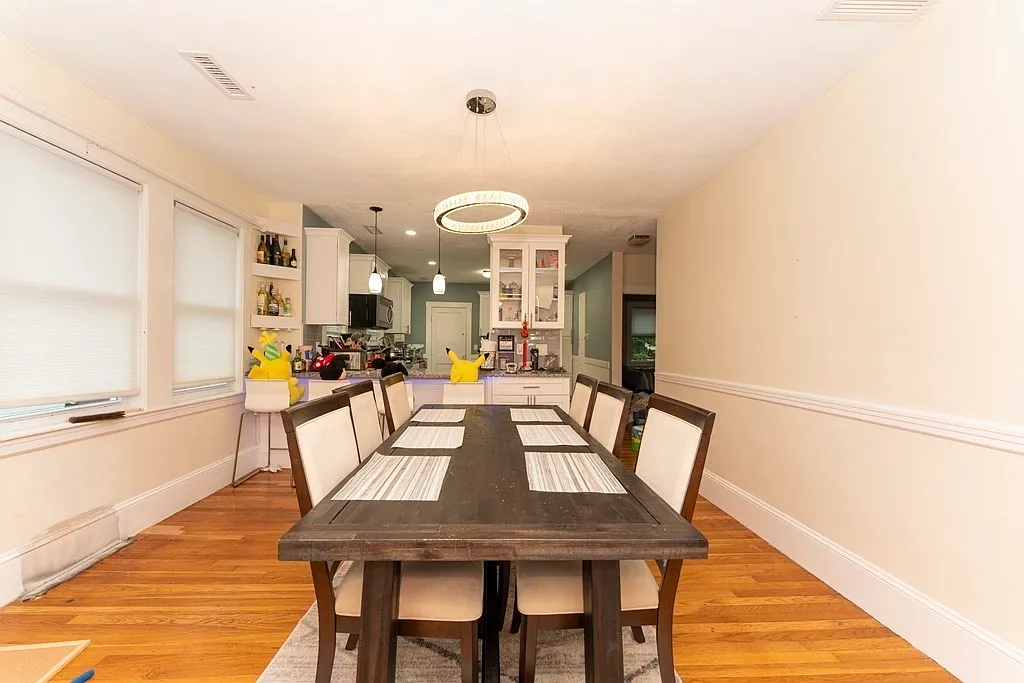4 bed, 2000 sqft, $3,700 — Photo 4