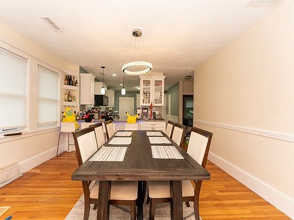 4th image of 28 Waite St #28