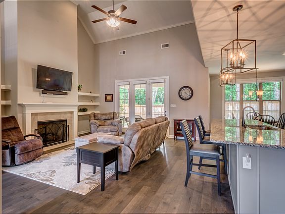 3rd image of 4725 Emmas Cir W