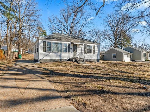 3rd image of 7811 Underhill Dr