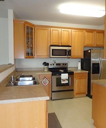 4th image of 11211 Hyde Pointe Ct