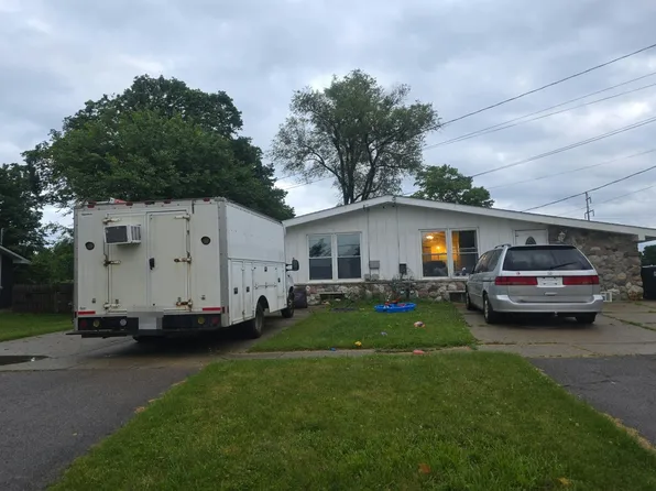 19 Hawley St, Quincy, MI 49082