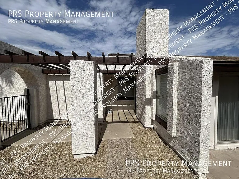 1762 W Colt Rd — Photo 4