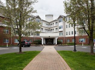 1 King Philip Dr UNIT 120, West Hartford, CT 06117