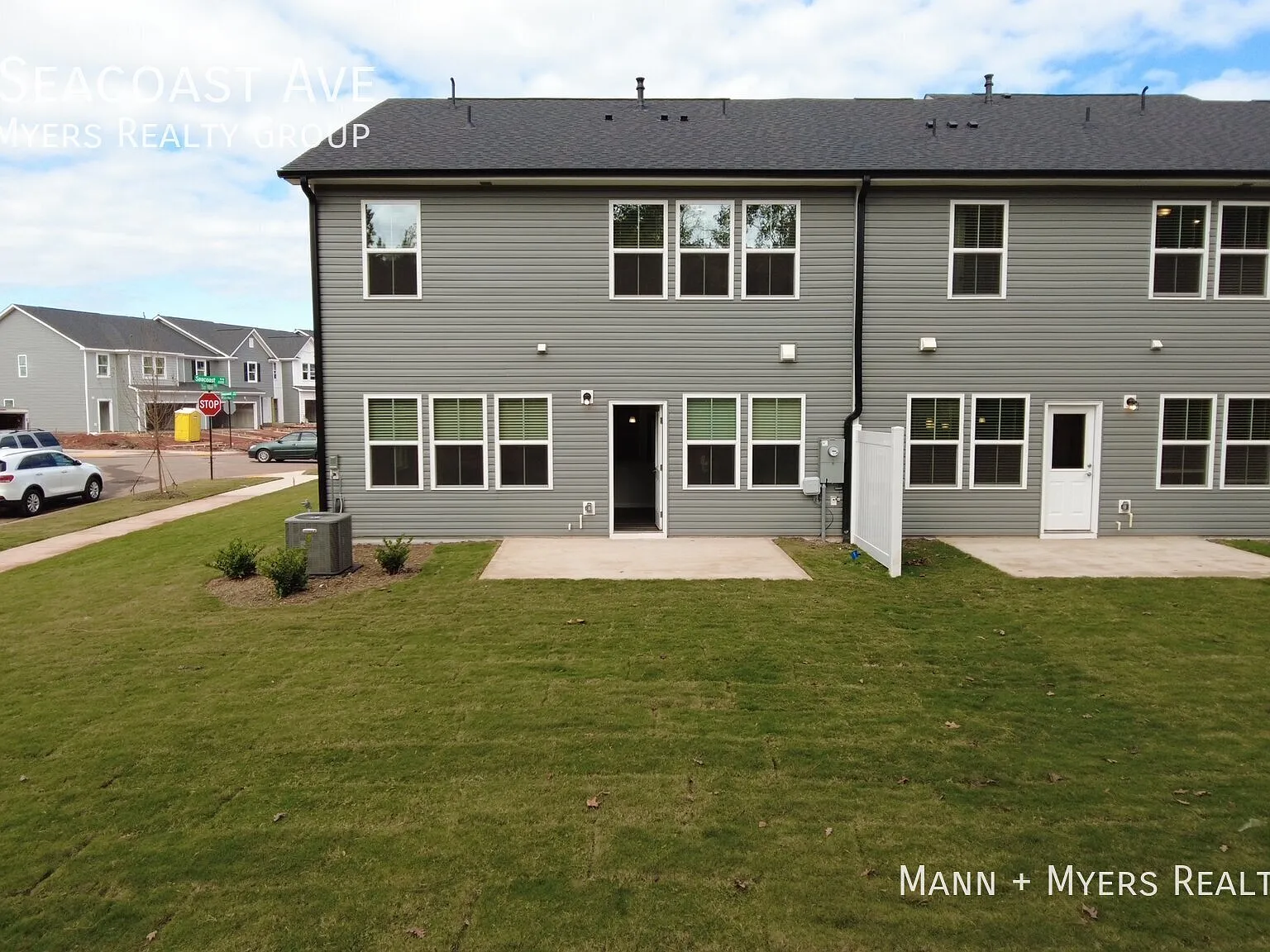 3bd End Unit Townhome in Durham — Photo 2