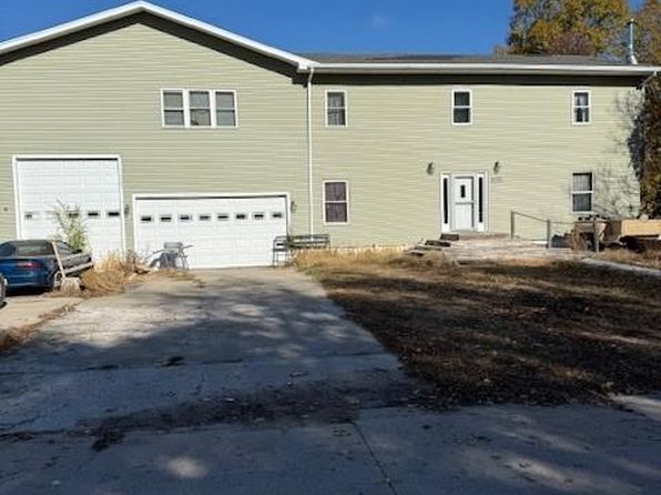 1220 Farnum St, Saint Paul, NE 68873